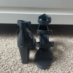 these heels are perfect to complete your outfit for a night out!!